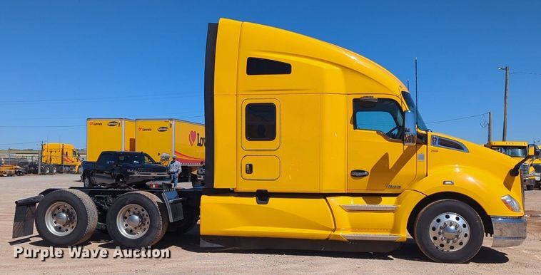 image for item NG9405 2020 Kenworth T680 semi truck