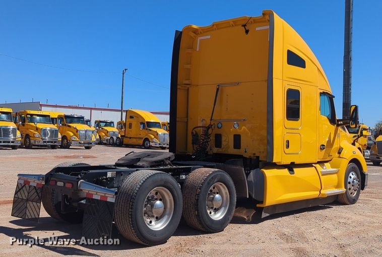 image for item NG9405 2020 Kenworth T680 semi truck