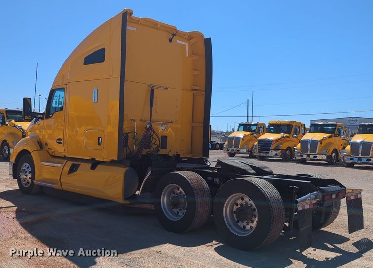 image for item NG9405 2020 Kenworth T680 semi truck