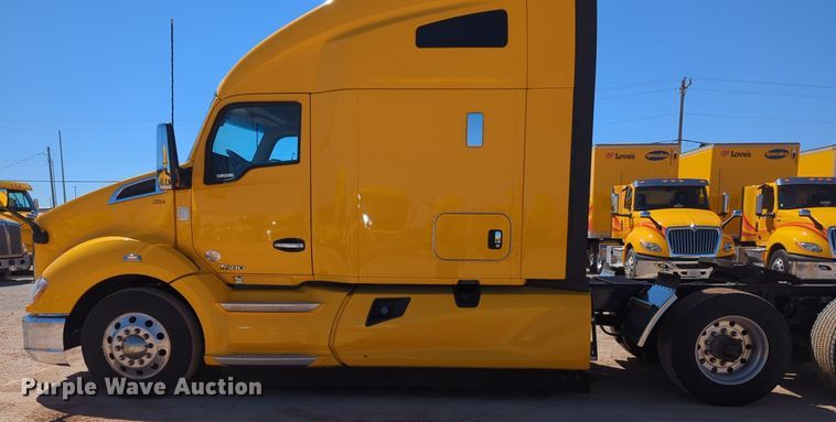 image for item NG9405 2020 Kenworth T680 semi truck