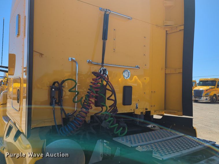 image for item NG9405 2020 Kenworth T680 semi truck