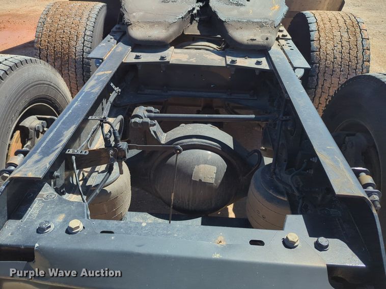 image for item NG9405 2020 Kenworth T680 semi truck