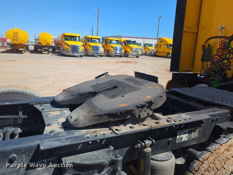 image for item NG9405 2020 Kenworth T680 semi truck