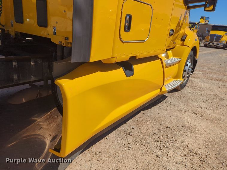 image for item NG9405 2020 Kenworth T680 semi truck