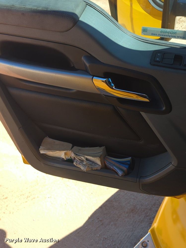 image for item NG9405 2020 Kenworth T680 semi truck