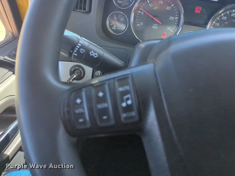 image for item NG9405 2020 Kenworth T680 semi truck