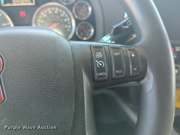 image for item NG9405 2020 Kenworth T680 semi truck