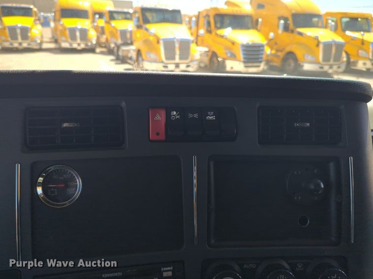 image for item NG9405 2020 Kenworth T680 semi truck
