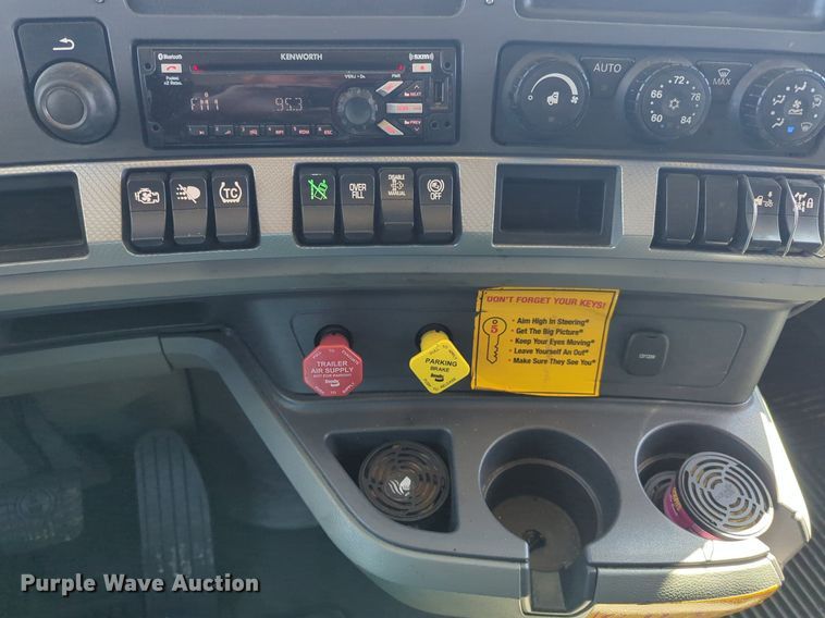 image for item NG9405 2020 Kenworth T680 semi truck