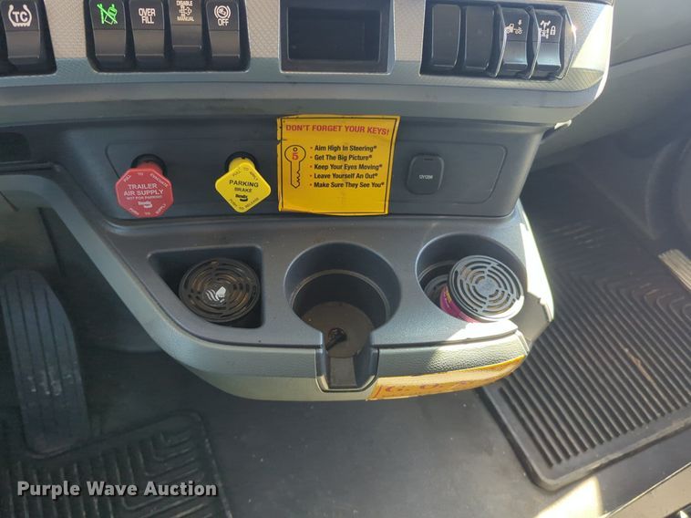 image for item NG9405 2020 Kenworth T680 semi truck