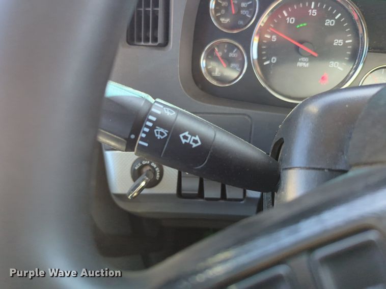 image for item NG9405 2020 Kenworth T680 semi truck