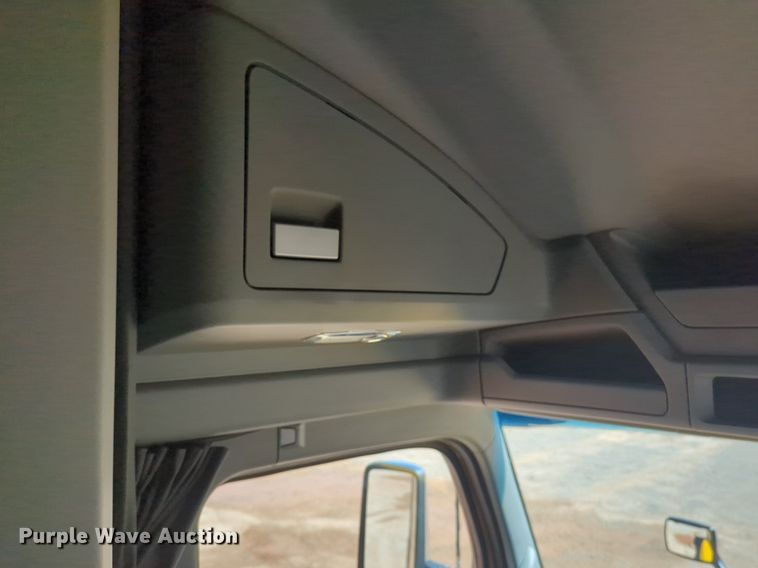 image for item NG9405 2020 Kenworth T680 semi truck