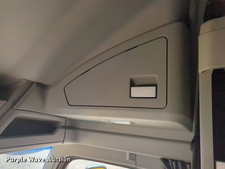 image for item NG9405 2020 Kenworth T680 semi truck