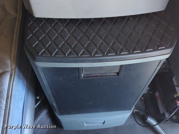 image for item NG9405 2020 Kenworth T680 semi truck