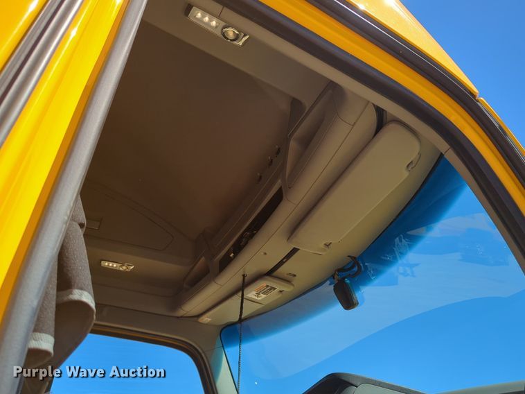 image for item NG9405 2020 Kenworth T680 semi truck