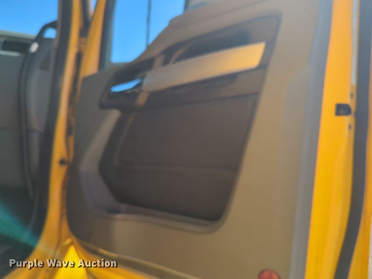 image for item NG9405 2020 Kenworth T680 semi truck