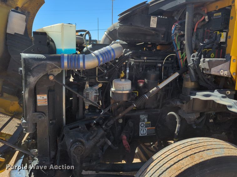 image for item NG9405 2020 Kenworth T680 semi truck