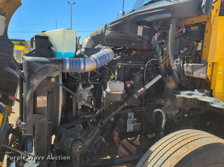 image for item NG9405 2020 Kenworth T680 semi truck