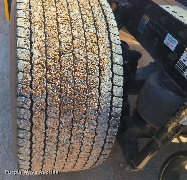 image for item NG9405 2020 Kenworth T680 semi truck