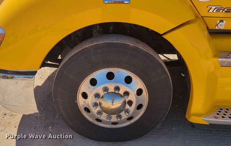 image for item NG9405 2020 Kenworth T680 semi truck