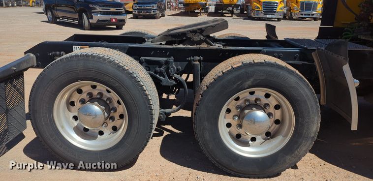 image for item NG9405 2020 Kenworth T680 semi truck