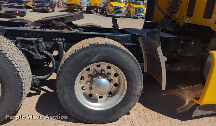 image for item NG9405 2020 Kenworth T680 semi truck