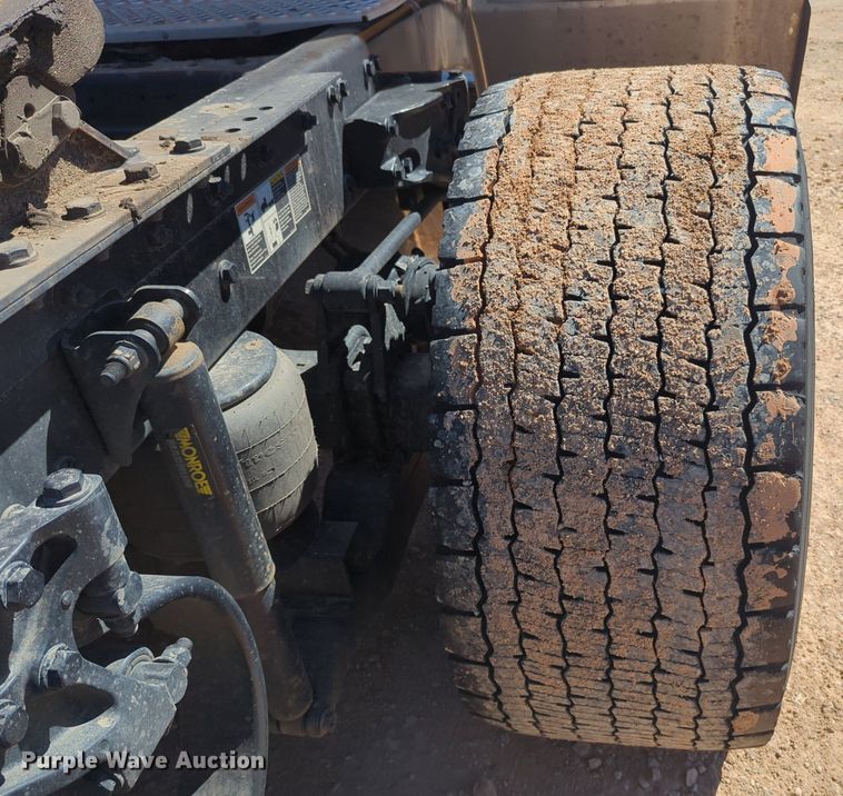 image for item NG9405 2020 Kenworth T680 semi truck