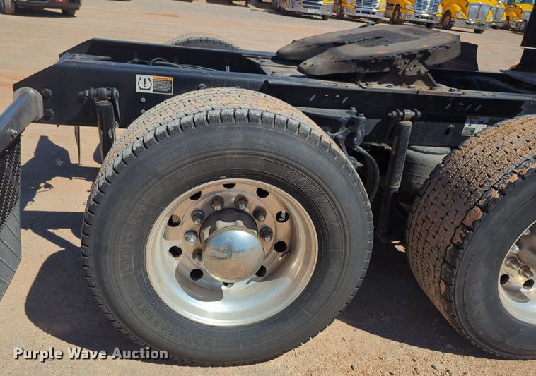 image for item NG9405 2020 Kenworth T680 semi truck