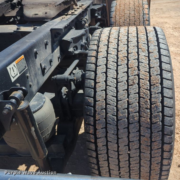 image for item NG9405 2020 Kenworth T680 semi truck