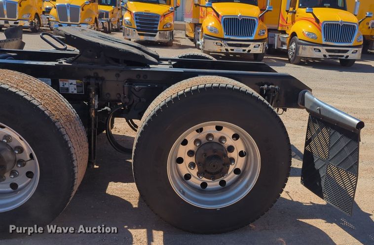 image for item NG9405 2020 Kenworth T680 semi truck