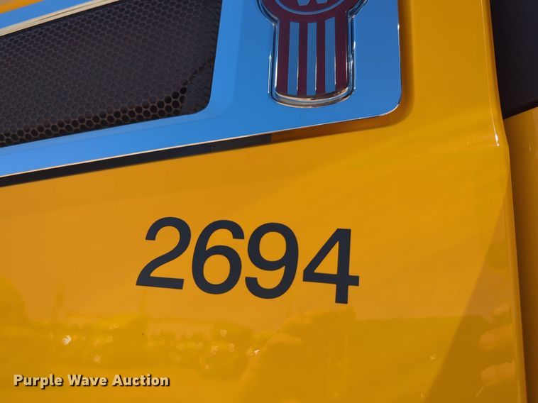 image for item NG9405 2020 Kenworth T680 semi truck