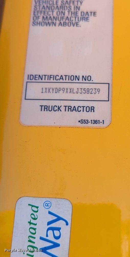 image for item NG9405 2020 Kenworth T680 semi truck