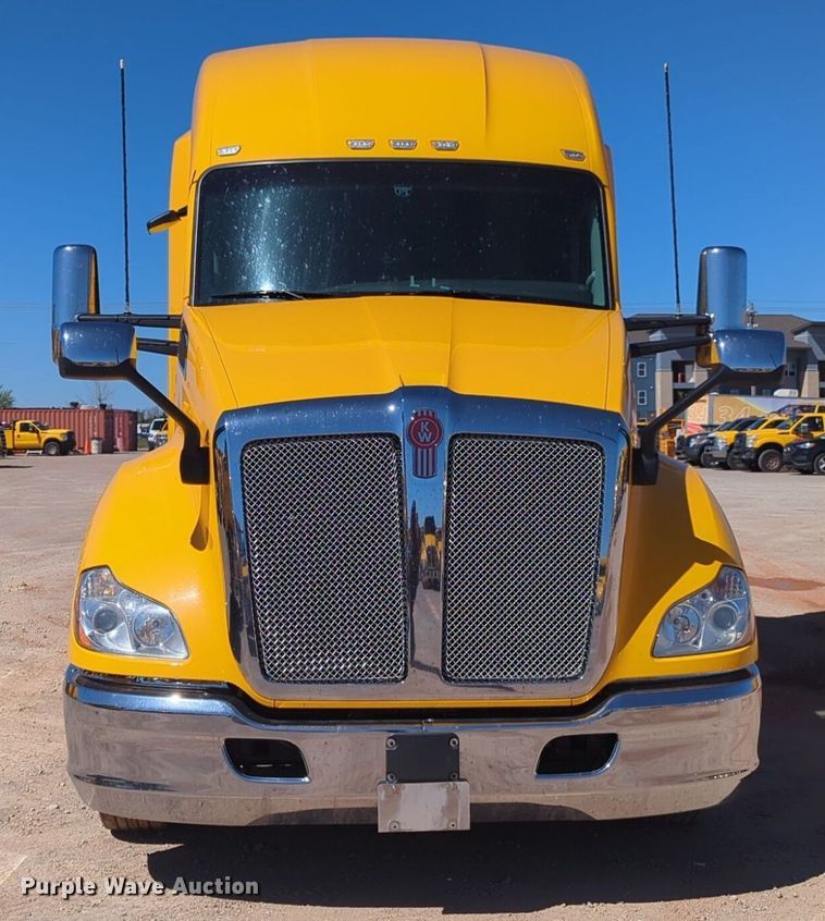 image for item NG9406 2020 Kenworth T680 semi truck