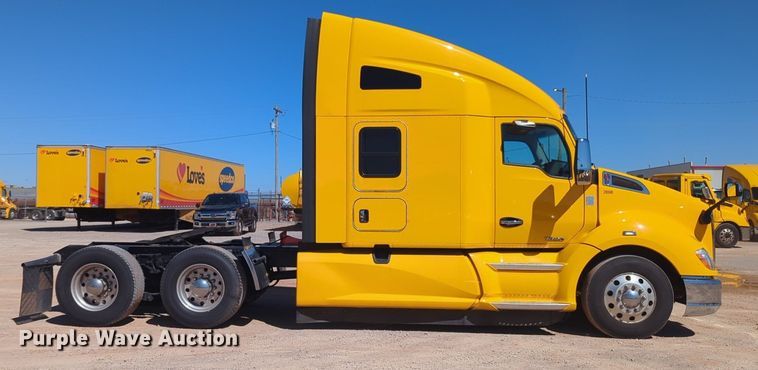 image for item NG9406 2020 Kenworth T680 semi truck