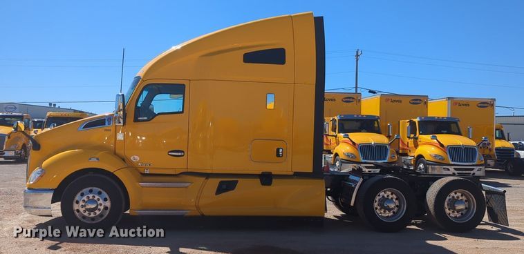 image for item NG9406 2020 Kenworth T680 semi truck