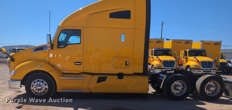 image for item NG9406 2020 Kenworth T680 semi truck