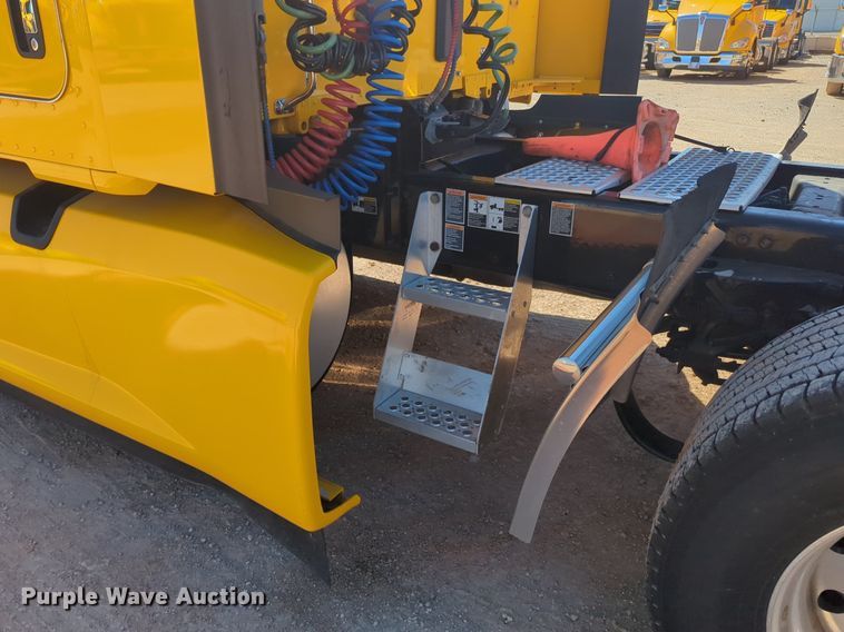 image for item NG9406 2020 Kenworth T680 semi truck