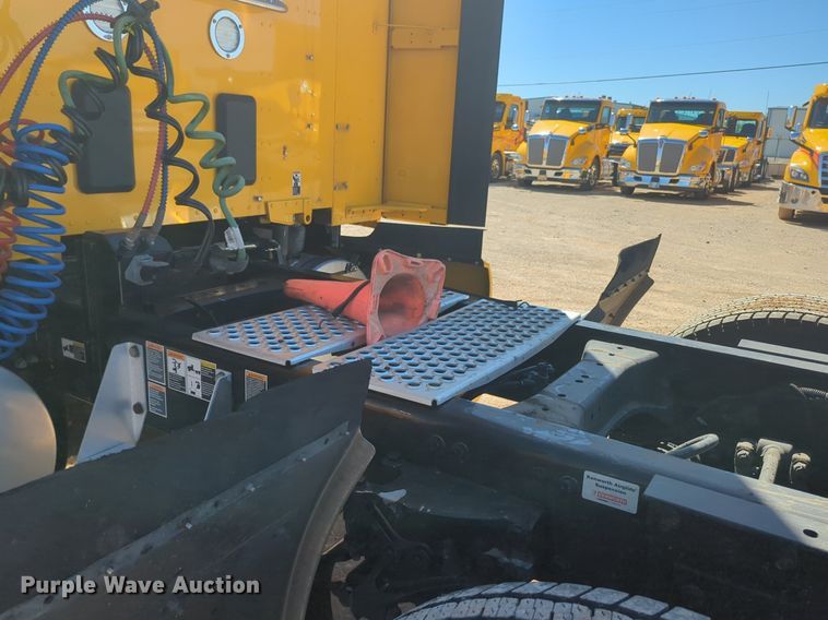 image for item NG9406 2020 Kenworth T680 semi truck