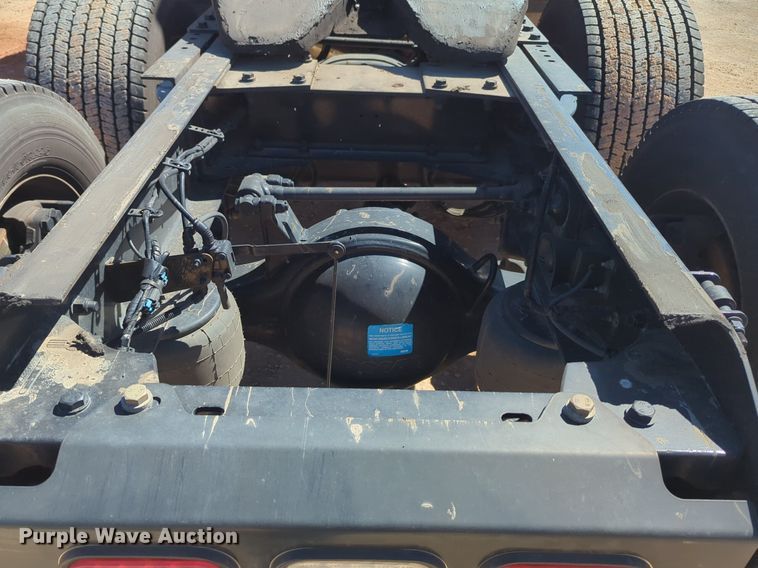 image for item NG9406 2020 Kenworth T680 semi truck