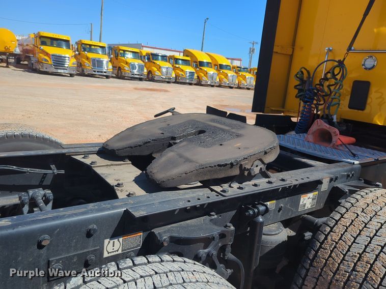 image for item NG9406 2020 Kenworth T680 semi truck