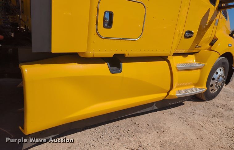 image for item NG9406 2020 Kenworth T680 semi truck