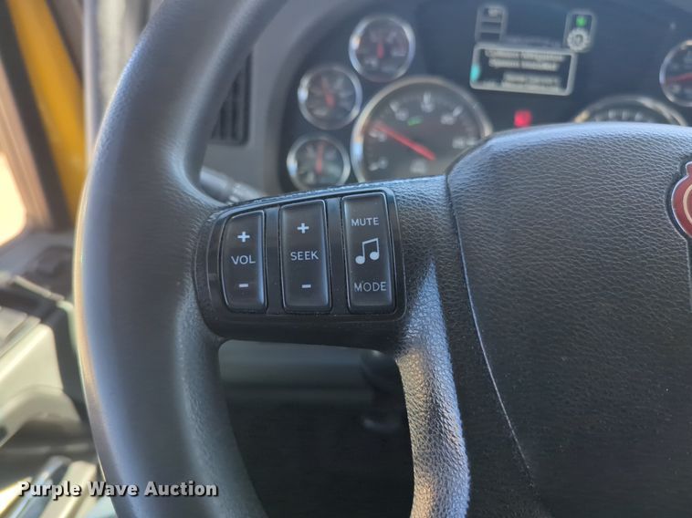 image for item NG9406 2020 Kenworth T680 semi truck