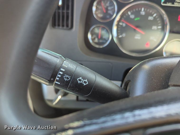 image for item NG9406 2020 Kenworth T680 semi truck