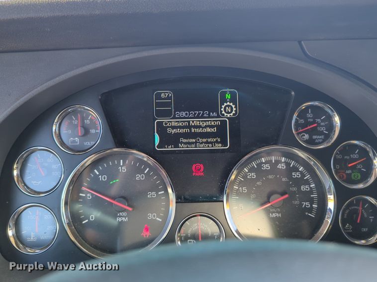 image for item NG9406 2020 Kenworth T680 semi truck