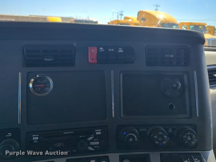 image for item NG9406 2020 Kenworth T680 semi truck