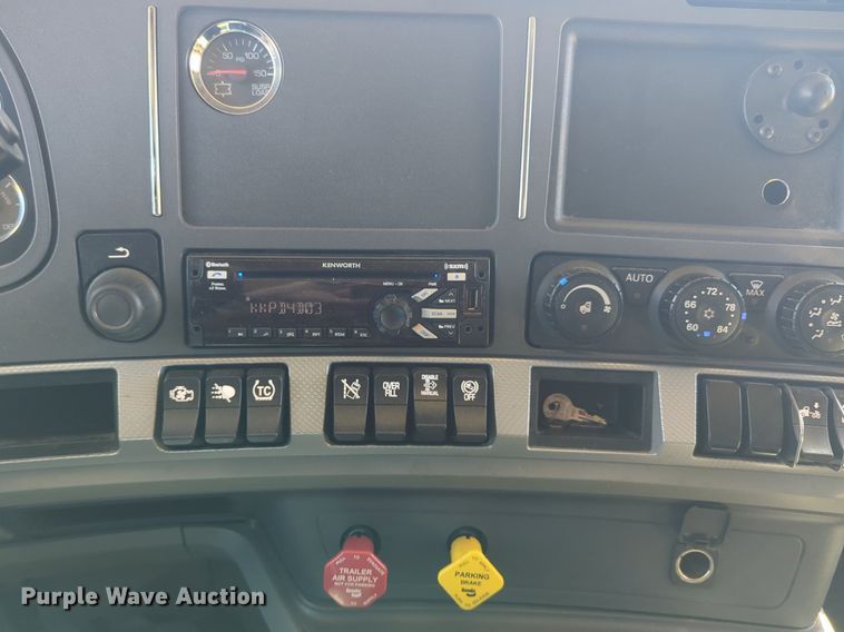 image for item NG9406 2020 Kenworth T680 semi truck