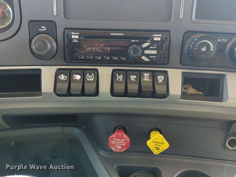 image for item NG9406 2020 Kenworth T680 semi truck