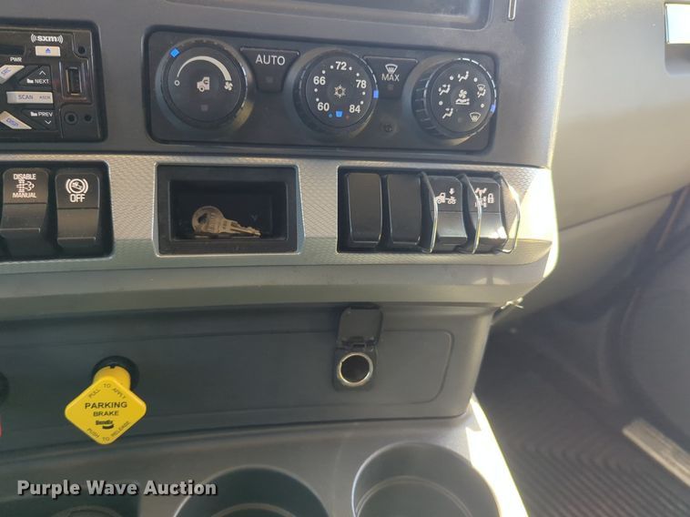 image for item NG9406 2020 Kenworth T680 semi truck