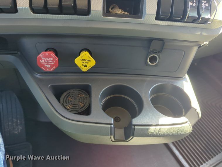 image for item NG9406 2020 Kenworth T680 semi truck