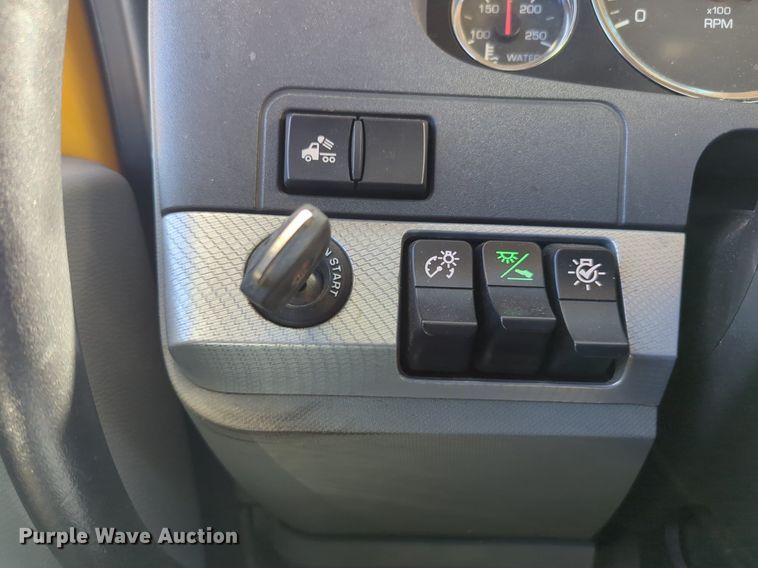 image for item NG9406 2020 Kenworth T680 semi truck